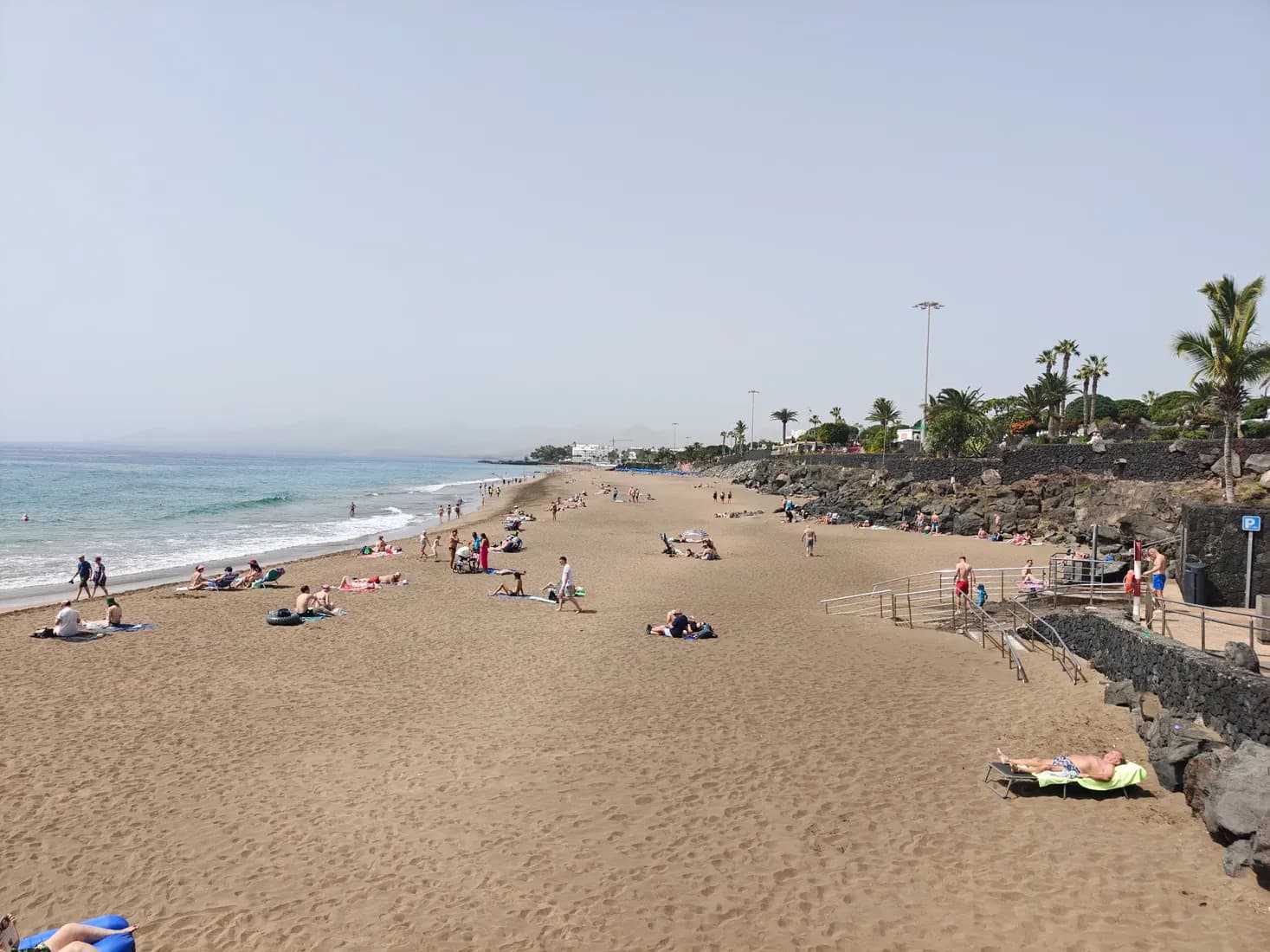 Plaża w Puerto del Carmen na Lanzarote